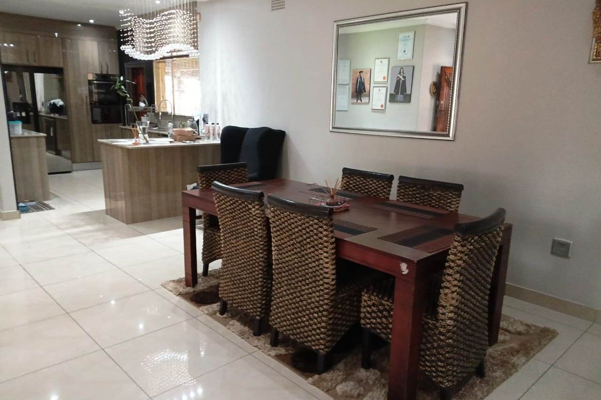 Spacious Renovated 4 Bed Home in Illiondale - Photo 5