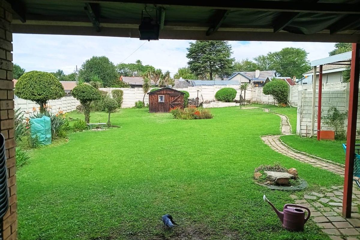 Spacious Renovated 4 Bed Home in Illiondale - Photo 2