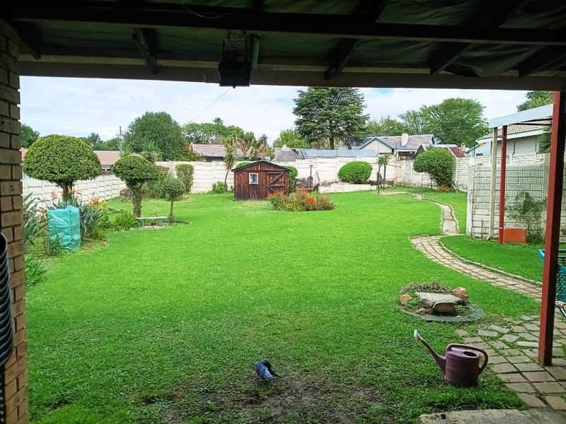 Spacious Renovated 4 Bed Home in Illiondale - Photo 2