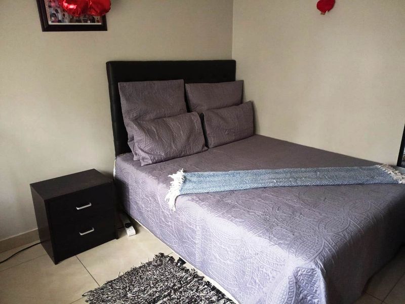 Spacious Renovated 4 Bed Home in Illiondale - Photo 10