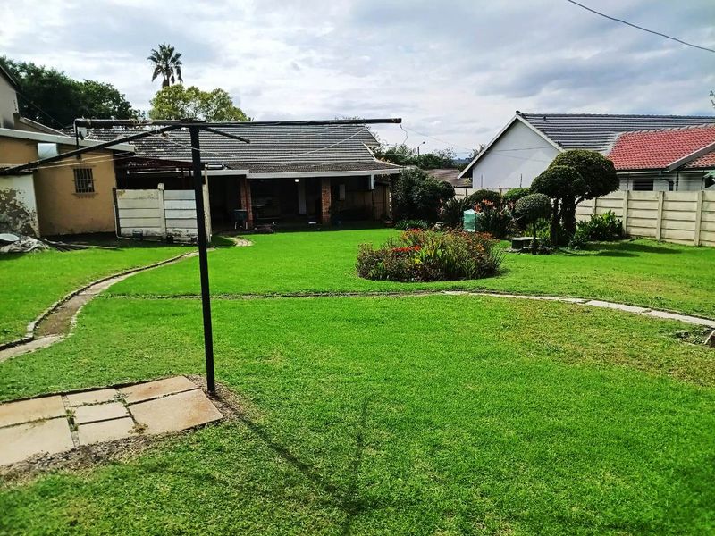 Spacious Renovated 4 Bed Home in Illiondale - Photo 3