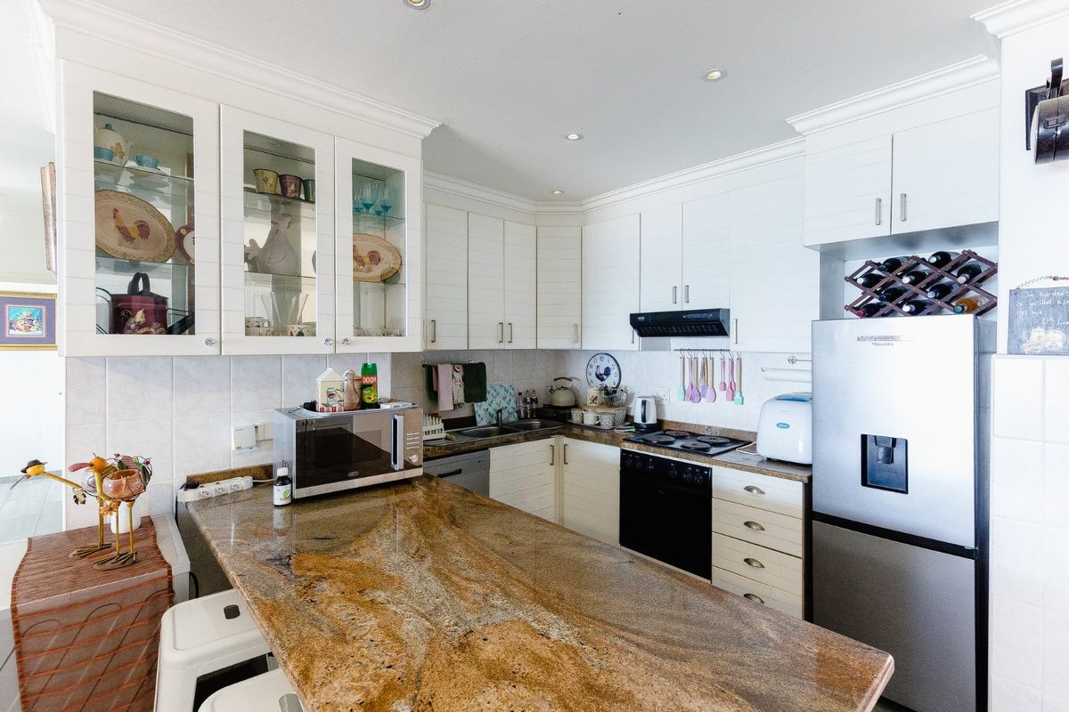 Exquisite Penthouse With Stunning Sea Views - Photo 5