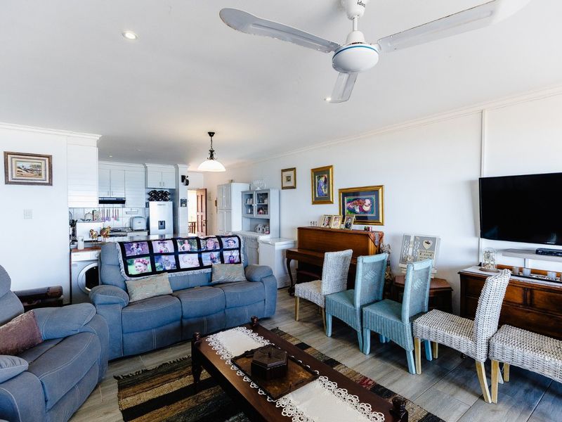 Exquisite Penthouse With Stunning Sea Views - Photo 9