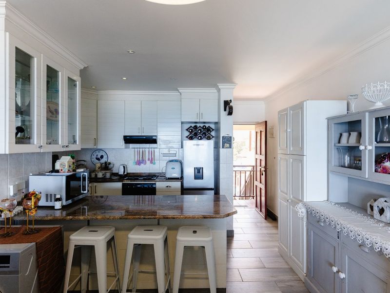 Exquisite Penthouse With Stunning Sea Views - Photo 7