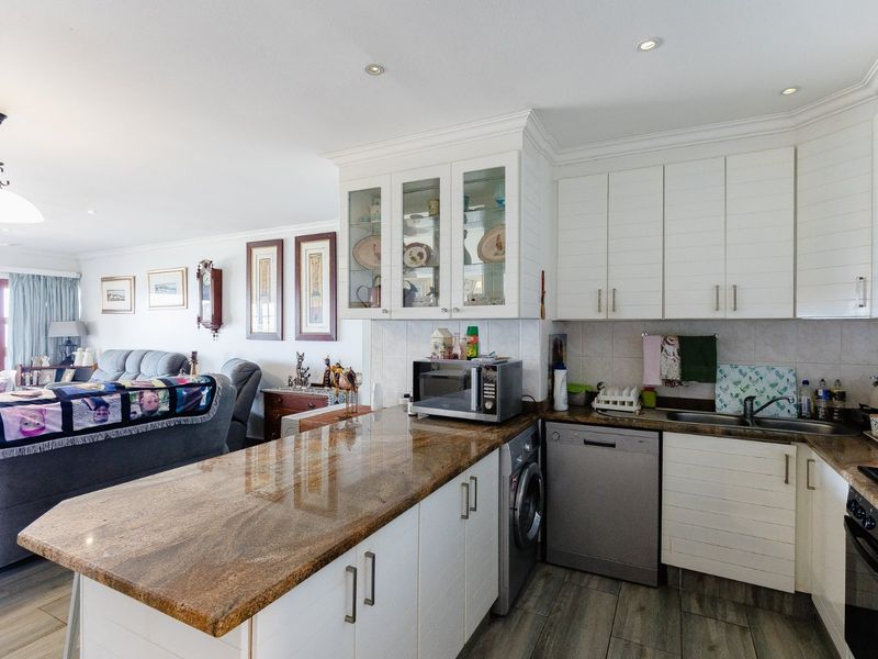 Exquisite Penthouse With Stunning Sea Views - Photo 6