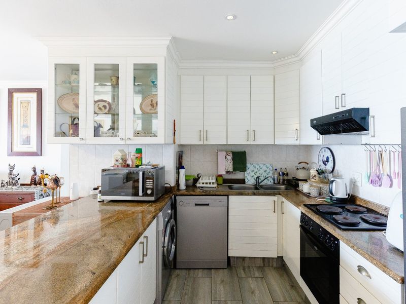 Exquisite Penthouse With Stunning Sea Views - Photo 4