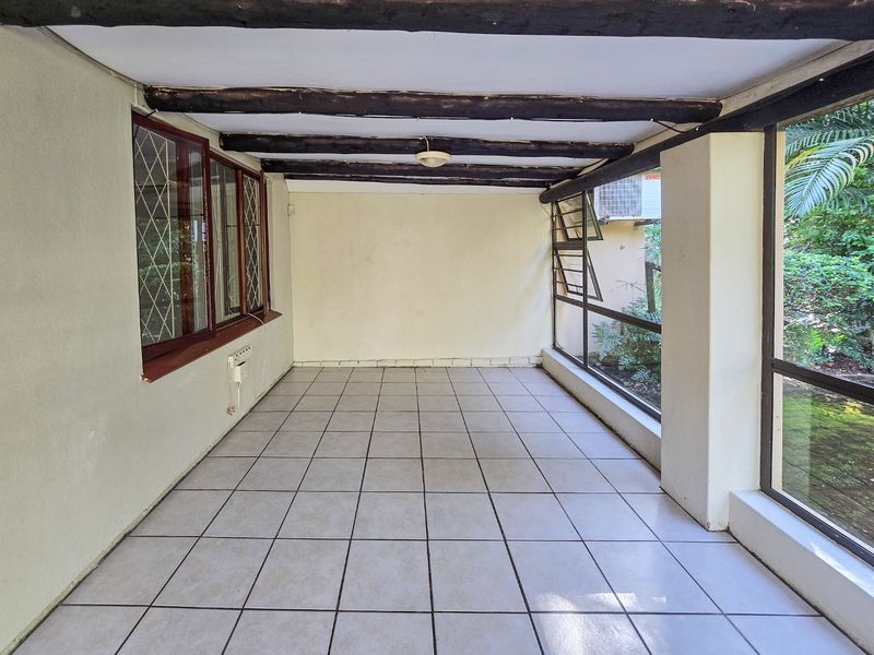 Charming 2-Bedroom unit in Secure Complex - Your Ideal "Lock Up and Go" Home and a small dog is allowed! - Photo 5