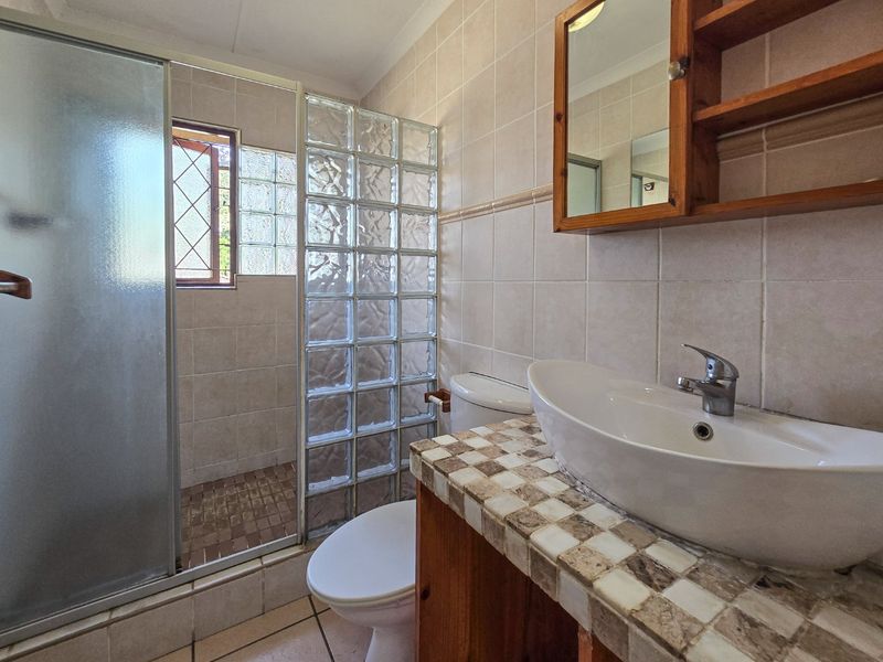 Charming 2-Bedroom unit in Secure Complex - Your Ideal "Lock Up and Go" Home and a small dog is allowed! - Photo 10