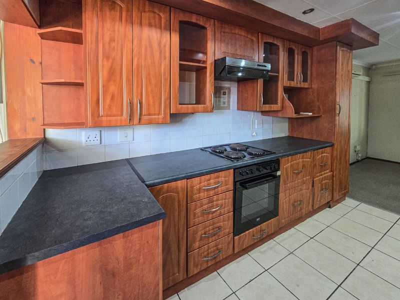 Charming 2-Bedroom unit in Secure Complex - Your Ideal "Lock Up and Go" Home and a small dog is allowed! - Photo 3