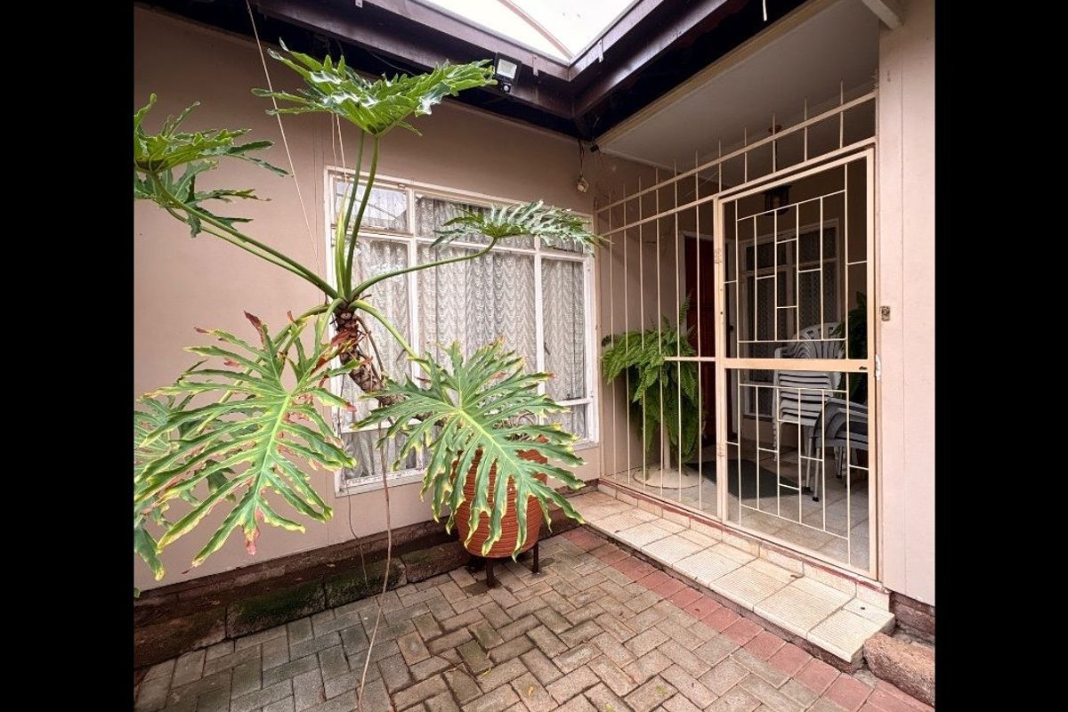 Spacious family home with endless potential in sought-after Flimieda!  - Photo 2