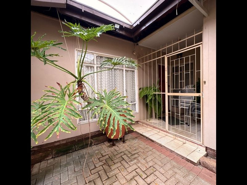 Spacious family home with endless potential in sought-after Flimieda!  - Photo 2