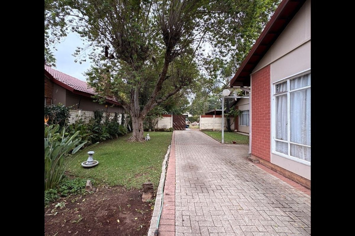 Spacious family home with endless potential in sought-after Flimieda!  - Photo 3