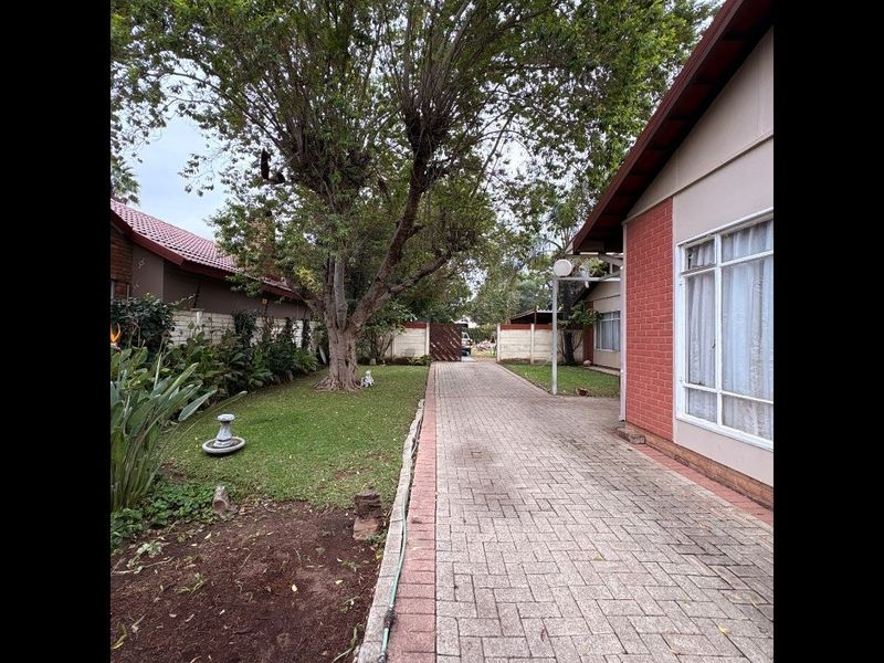 Spacious family home with endless potential in sought-after Flimieda!  - Photo 3