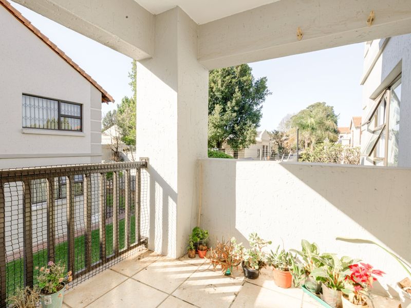 2 Bedroom 98m2  Apartment for sale  - Photo 3