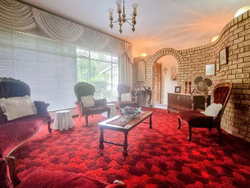 Spacious Four-Bedroom Home with Pool in Safe Area - Photo 7