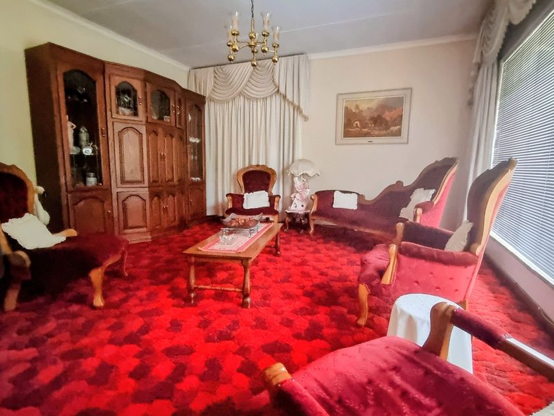 Spacious Four-Bedroom Home with Pool in Safe Area - Photo 6
