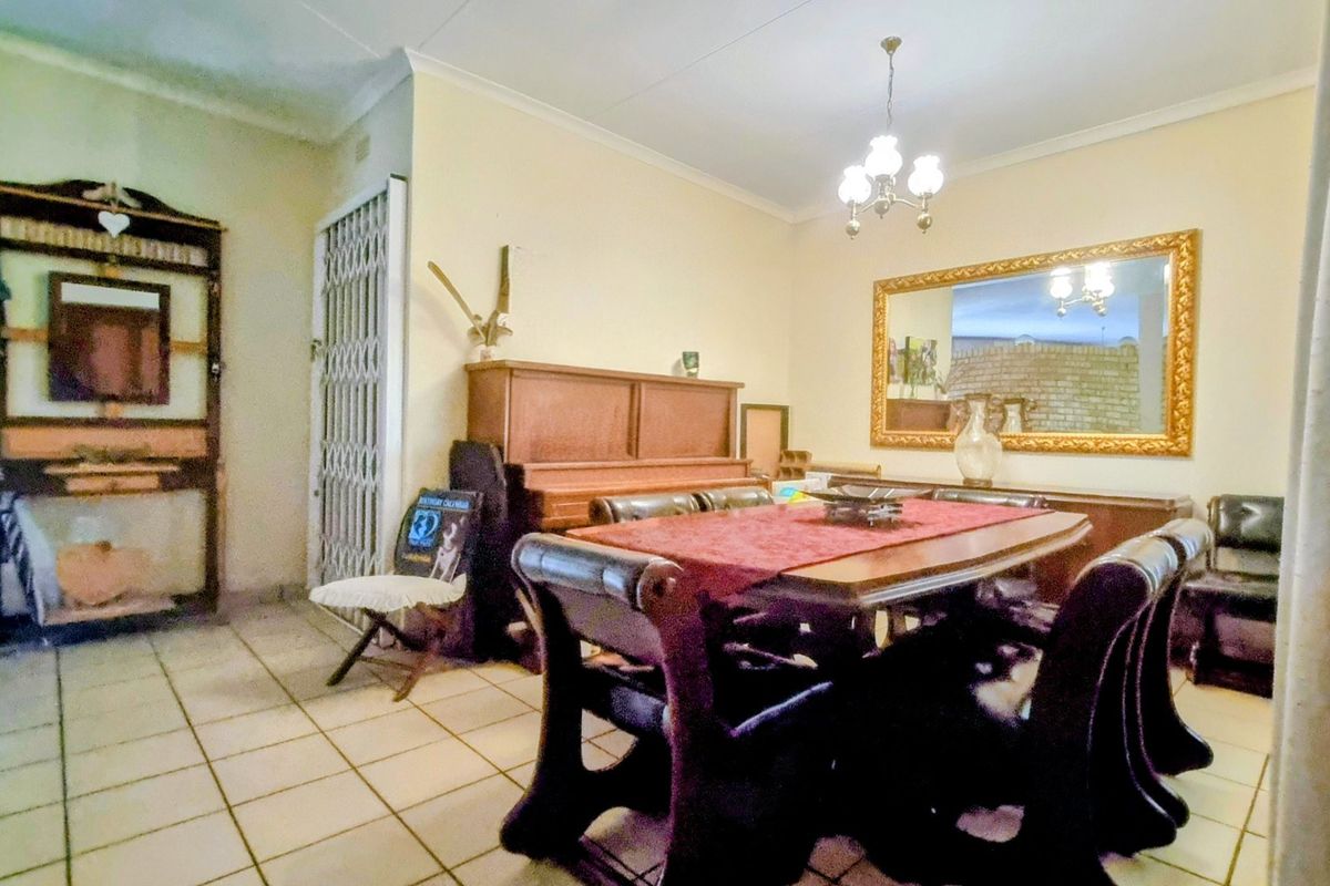 Spacious Four-Bedroom Home with Pool in Safe Area - Photo 3