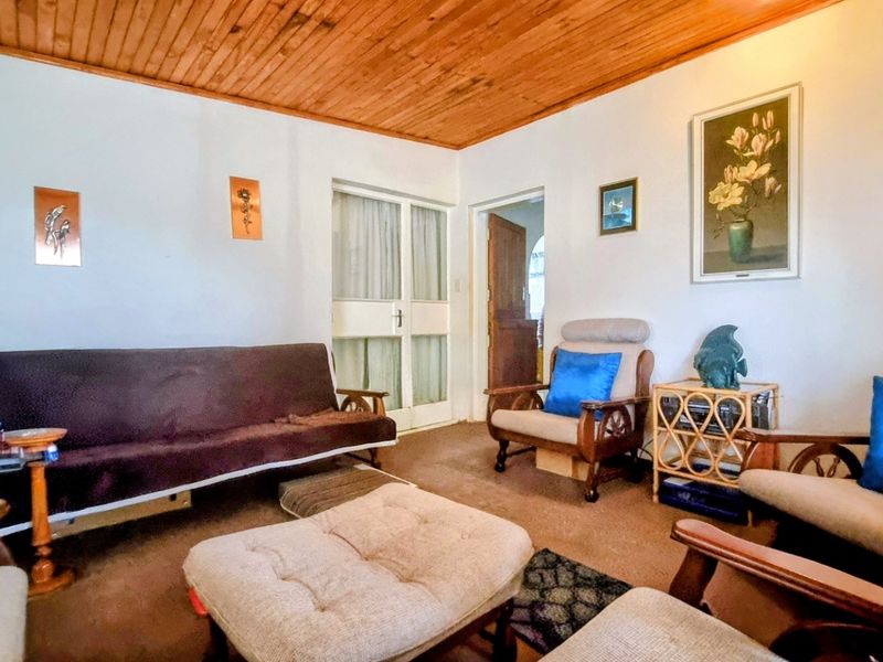 Spacious Four-Bedroom Home with Pool in Safe Area - Photo 5
