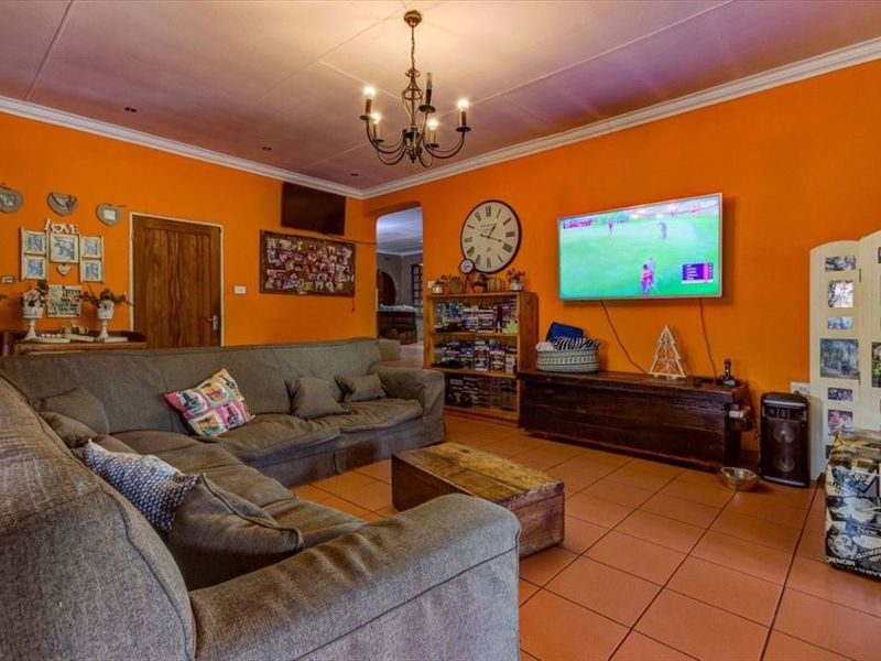 Elegant Family Home with Study, Pool, and Staff Quarters - Photo 2