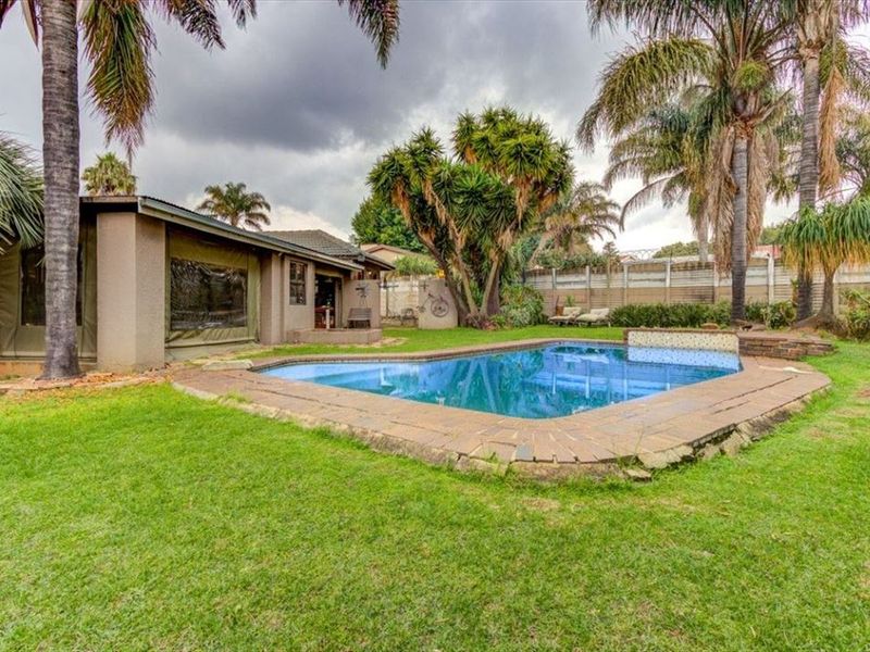 Elegant Family Home with Study, Pool, and Staff Quarters - Photo 3