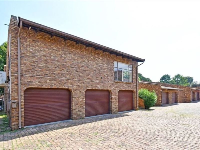 Cozy and Functional Home with Essential Living Spaces - Photo 3