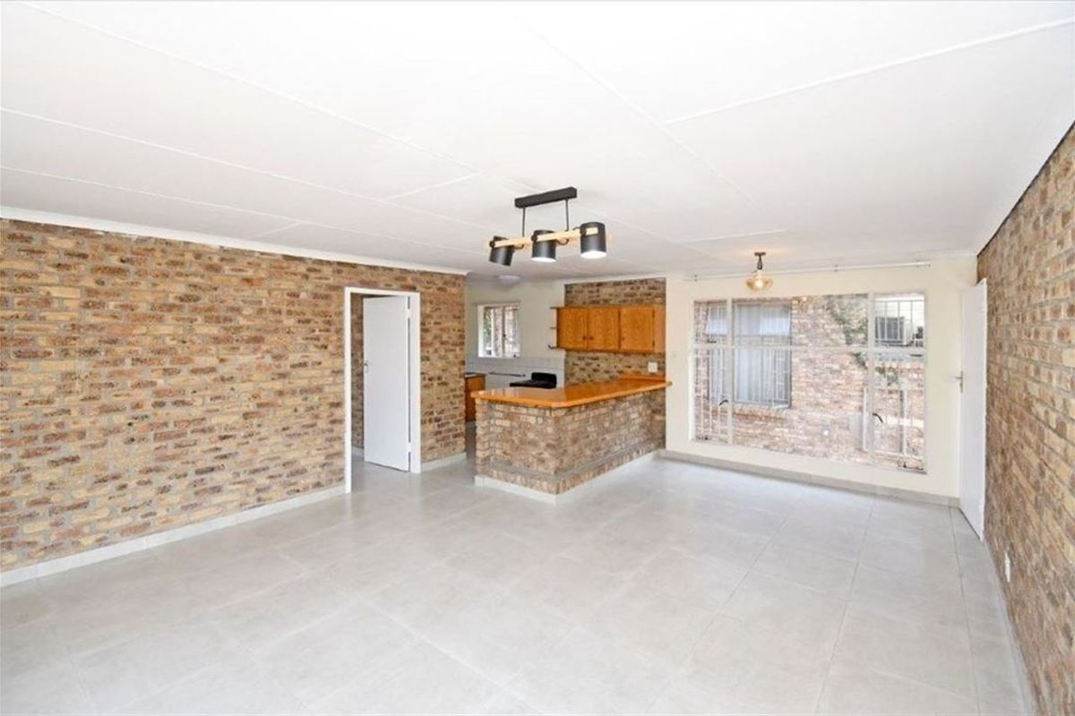 Cozy and Functional Home with Essential Living Spaces - Photo 2