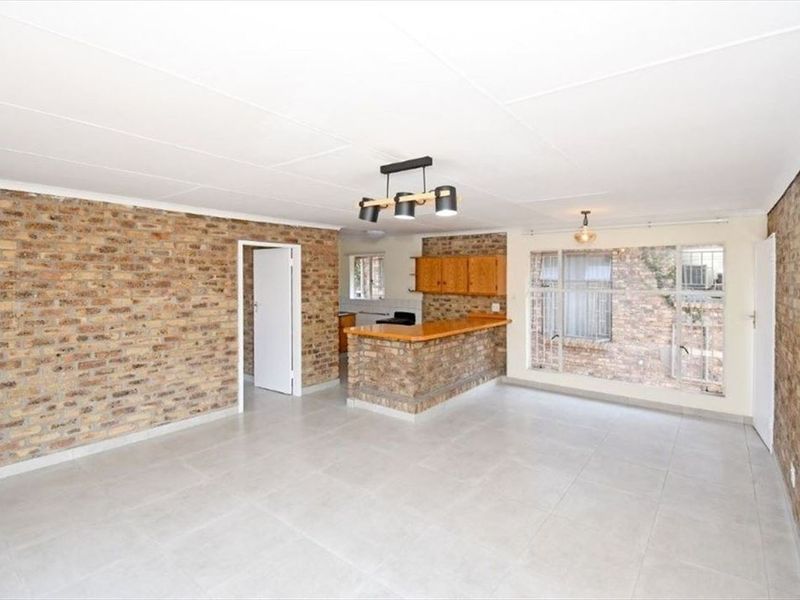 Cozy and Functional Home with Essential Living Spaces - Photo 2