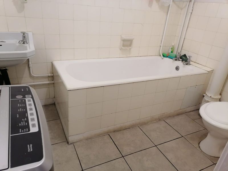 1,5 Bedrooms, 1 Bathroom Apartment To Let In South beach, Durban - Photo 5