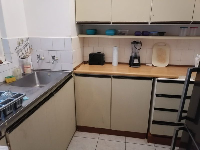 1,5 Bedrooms, 1 Bathroom Apartment To Let In South beach, Durban - Photo 2