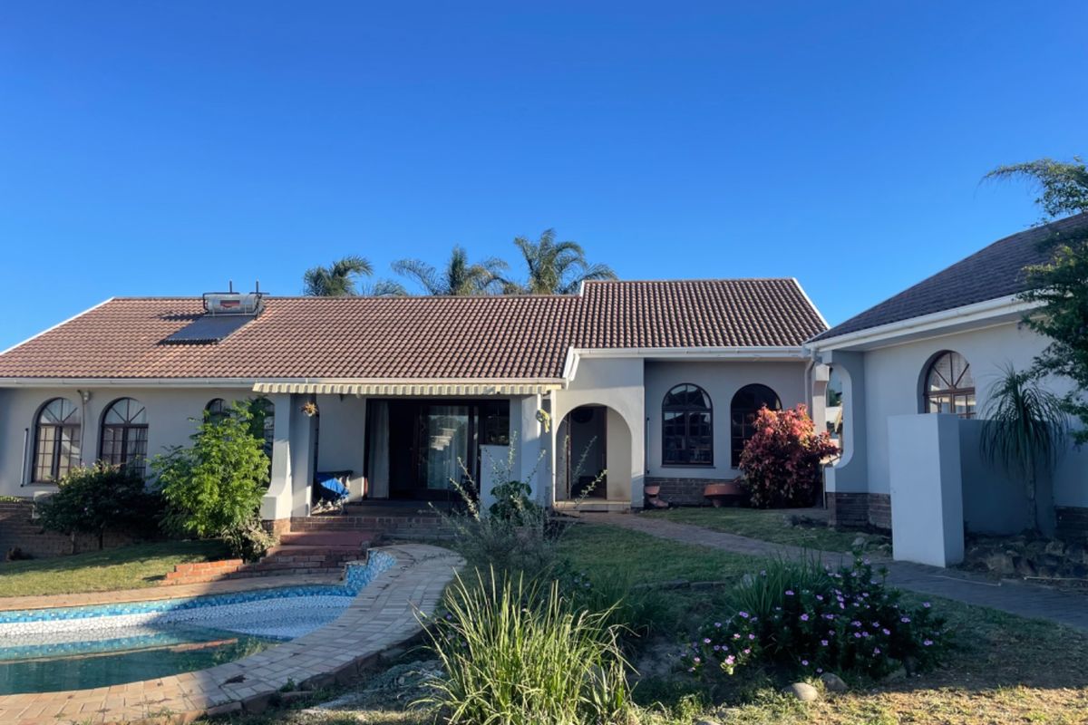 Beautiful well maintained  Home - Photo 5