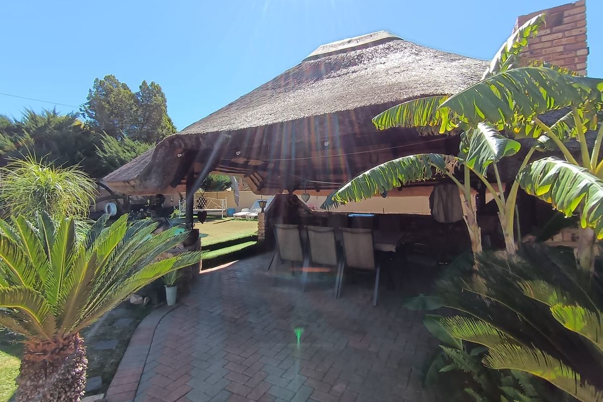 Beautiful 3 Bedroom house for sale in Meiringspark - Photo 3