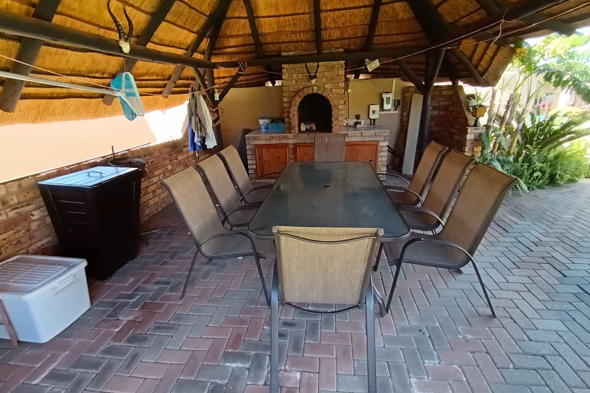Beautiful 3 Bedroom house for sale in Meiringspark - Photo 4