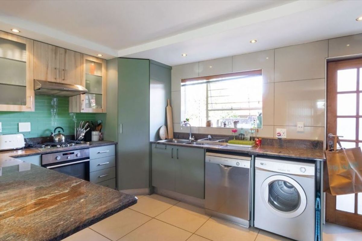 Modern Luxury Awaits   - Photo 3