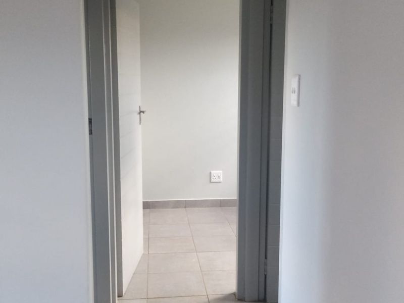 Charming 2 bed home in Protea Glen - Photo 5