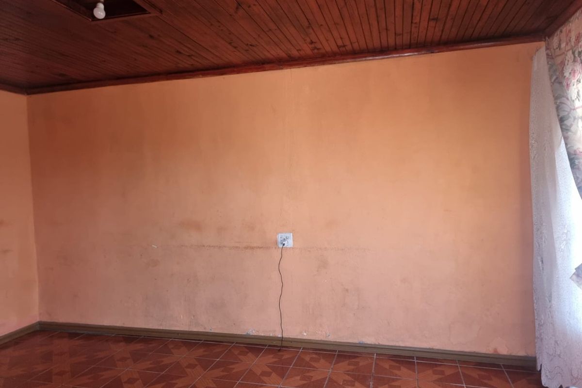 LOCATION IS EVERYTHING - NEWLY LISTED - DONT LET THIS PROPERTY PASS YOU BY!! - Photo 5