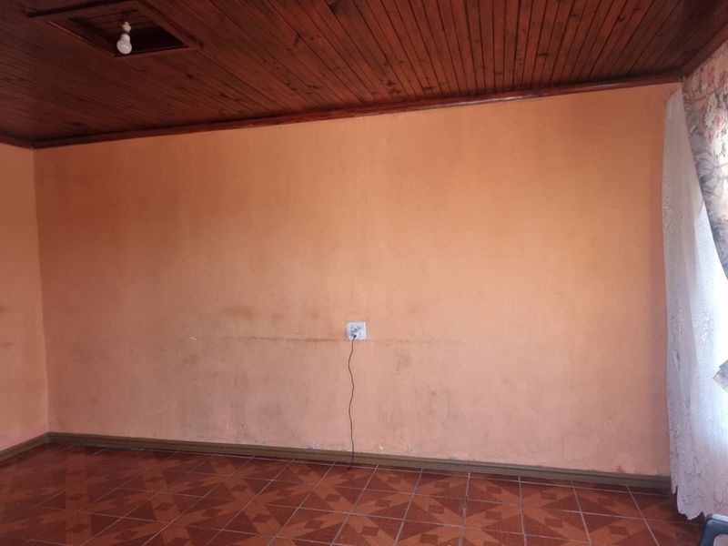 LOCATION IS EVERYTHING - NEWLY LISTED - DONT LET THIS PROPERTY PASS YOU BY!! - Photo 5