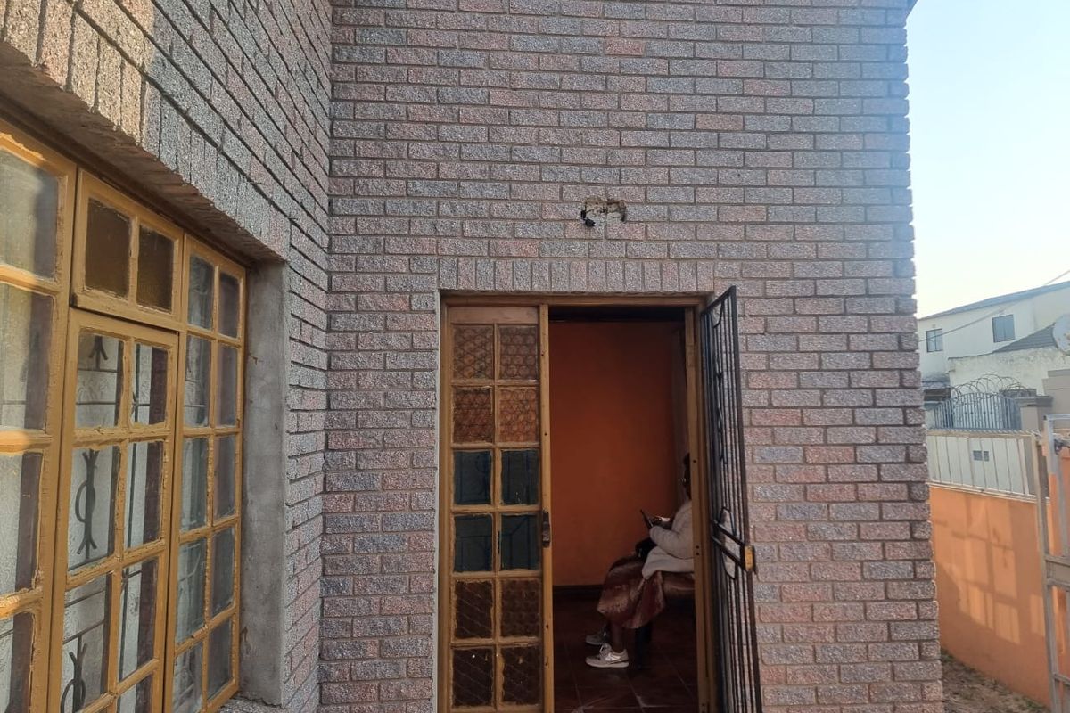 LOCATION IS EVERYTHING - NEWLY LISTED - DONT LET THIS PROPERTY PASS YOU BY!! - Photo 2