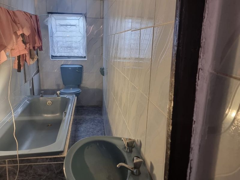 LOCATION IS EVERYTHING - NEWLY LISTED - DONT LET THIS PROPERTY PASS YOU BY!! - Photo 8