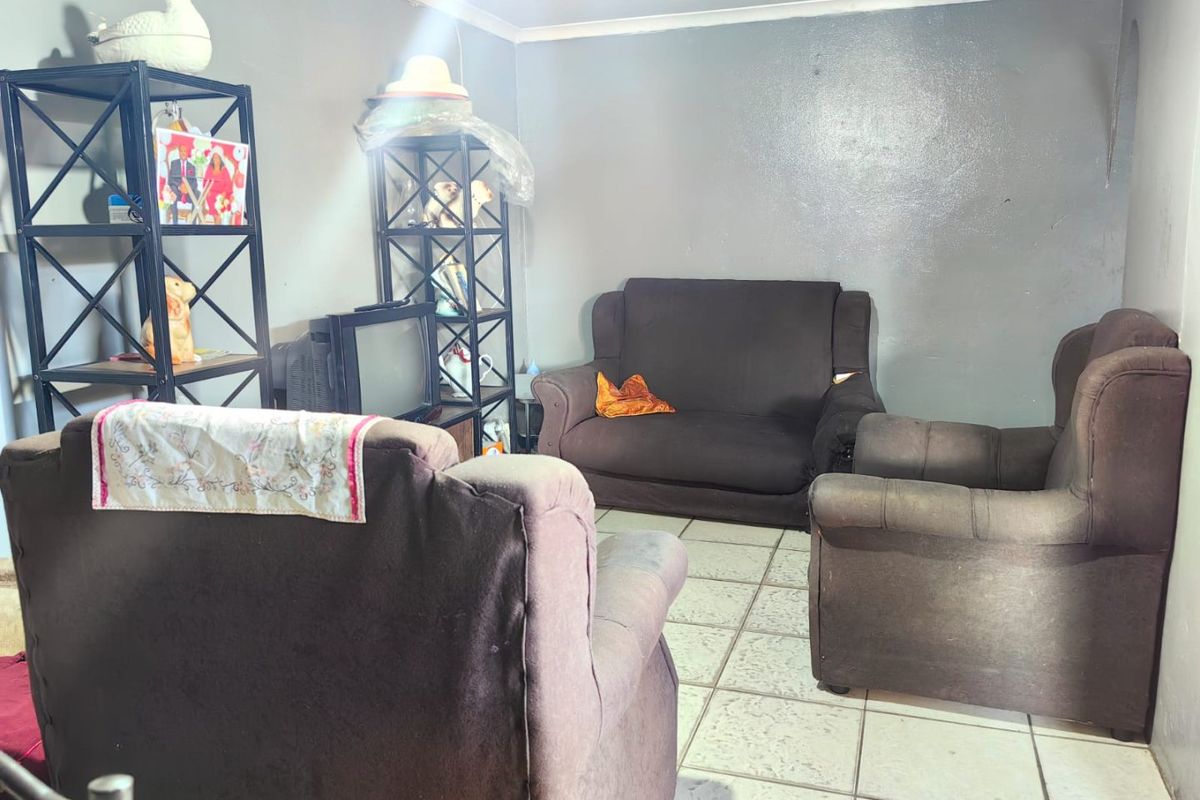 House for SALE - Photo 3