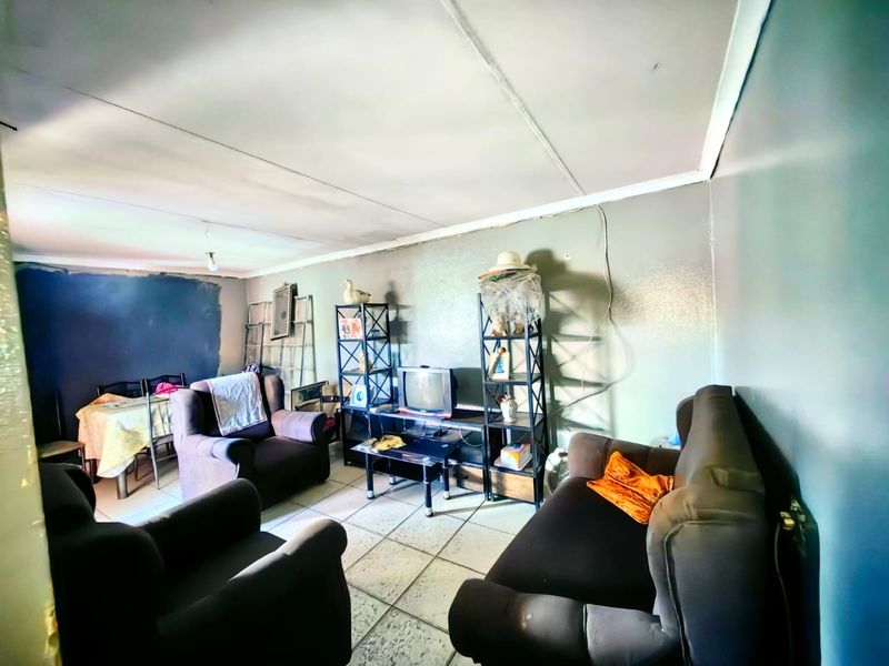 House for SALE - Photo 2