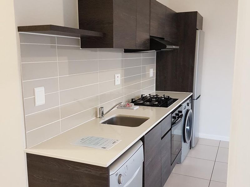 Modern apartment in secure estate! - Photo 4