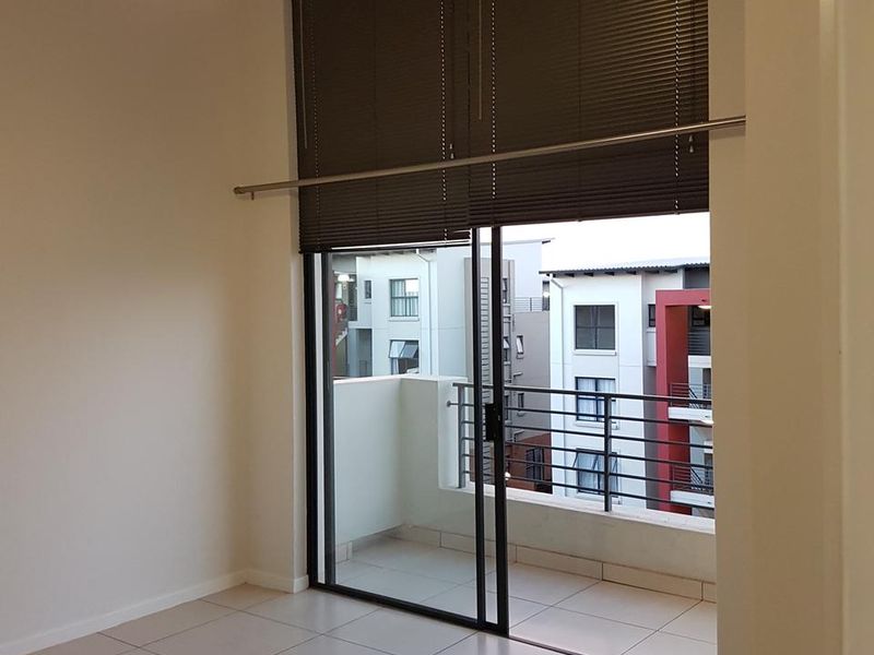 Modern apartment in secure estate! - Photo 3