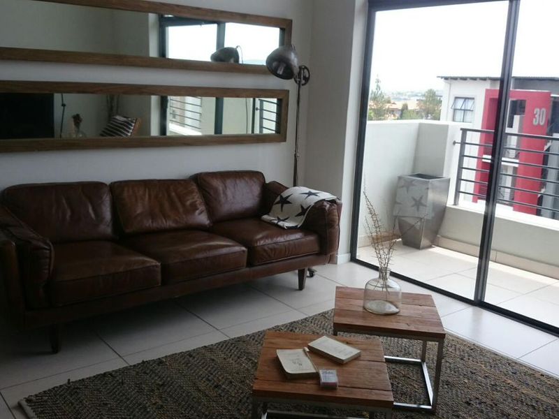 Modern apartment in secure estate! - Photo 9