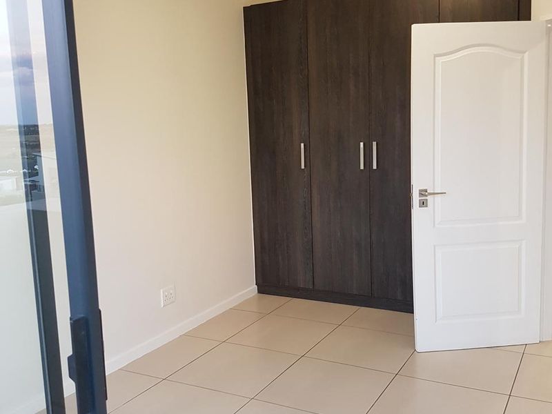 Modern apartment in secure estate! - Photo 7