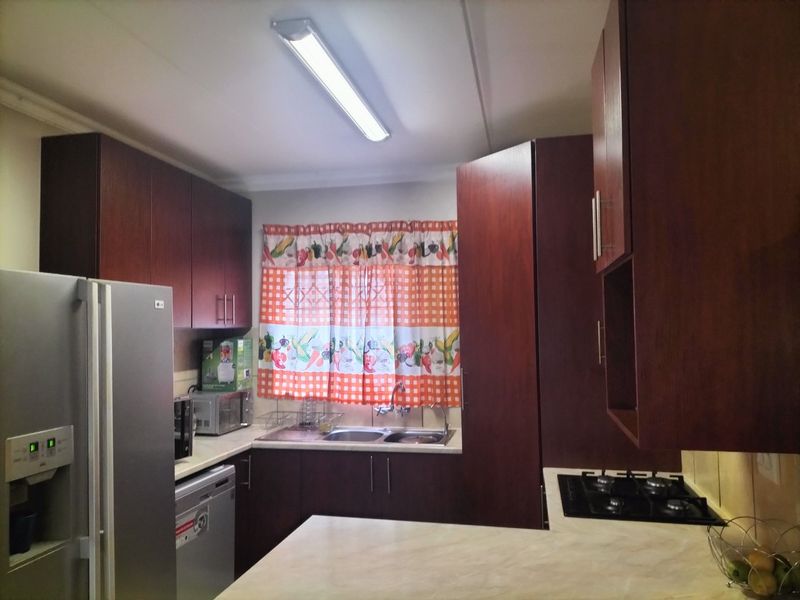 Comfortable 3-bedroom townhouse with wrap around garden.   - Photo 10