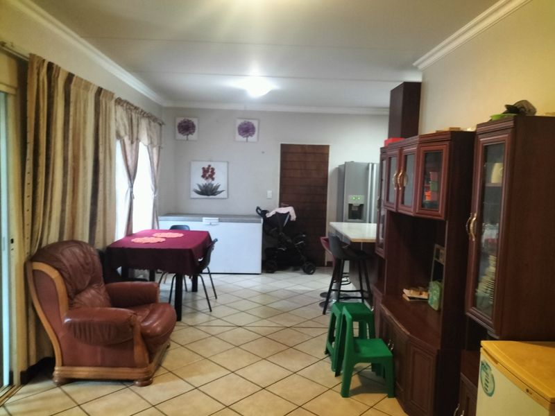 Comfortable 3-bedroom townhouse with wrap around garden.   - Photo 8