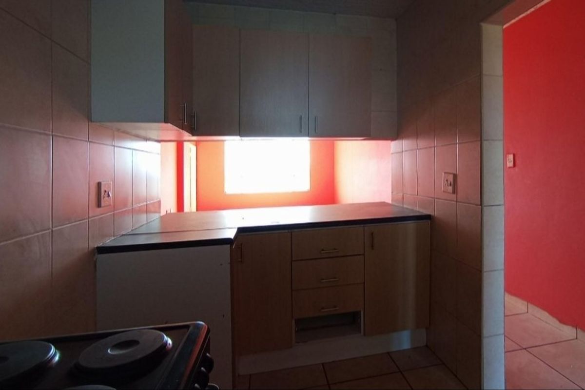 Spacious two-bedroom apartment situated in Silverton  - Photo 4