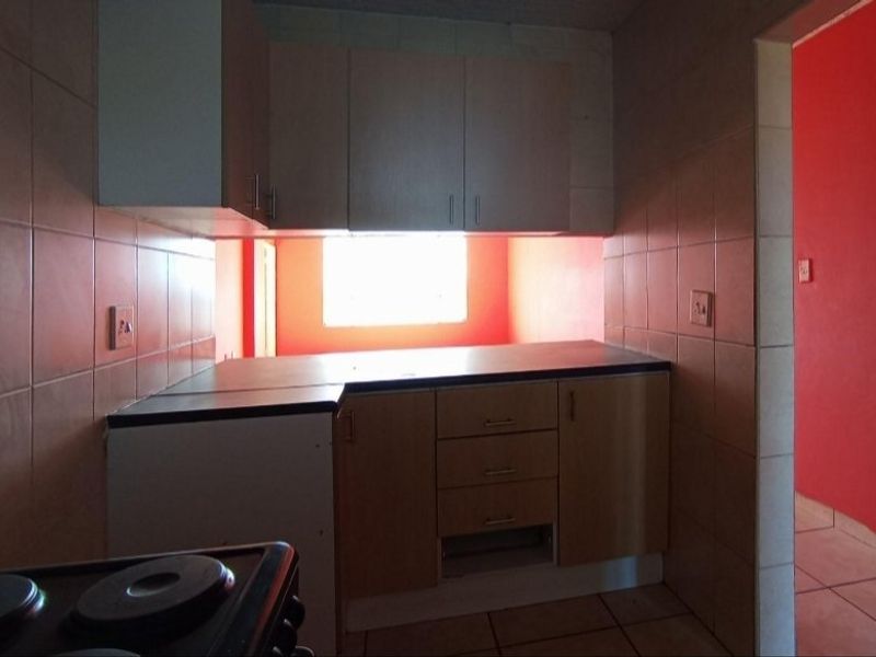Spacious two-bedroom apartment situated in Silverton  - Photo 4