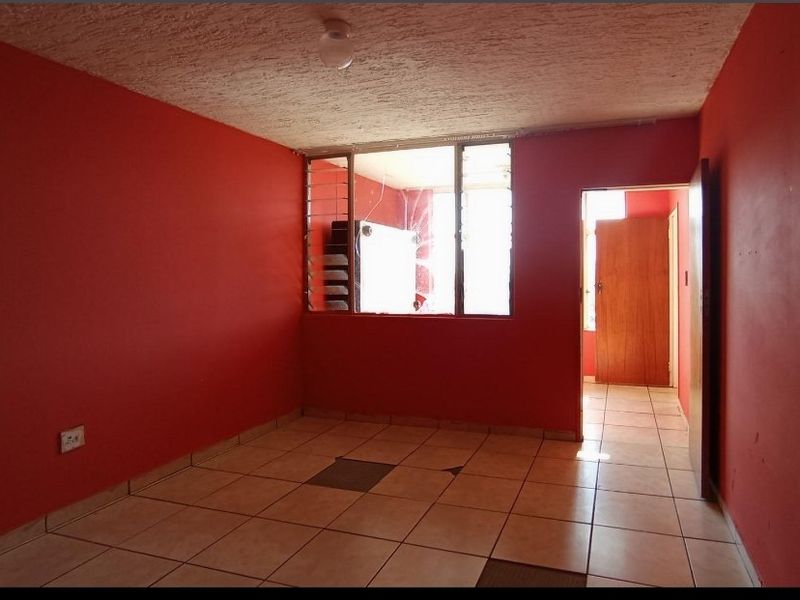 Spacious two-bedroom apartment situated in Silverton  - Photo 10