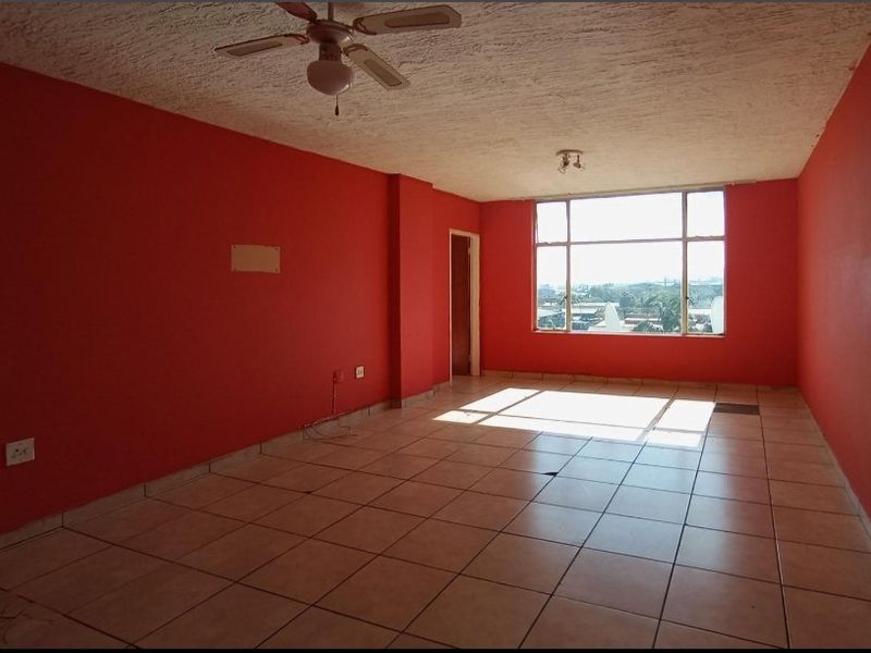 Spacious two-bedroom apartment situated in Silverton  - Photo 6